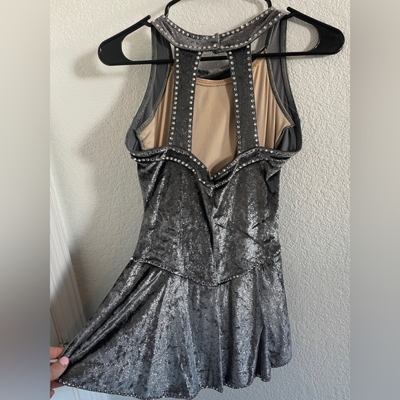 Figure skating dress like new worn once - Picture 2 of 6